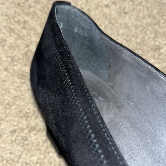 Stuart Weizmann suede low wedges - Picture 5 of 6